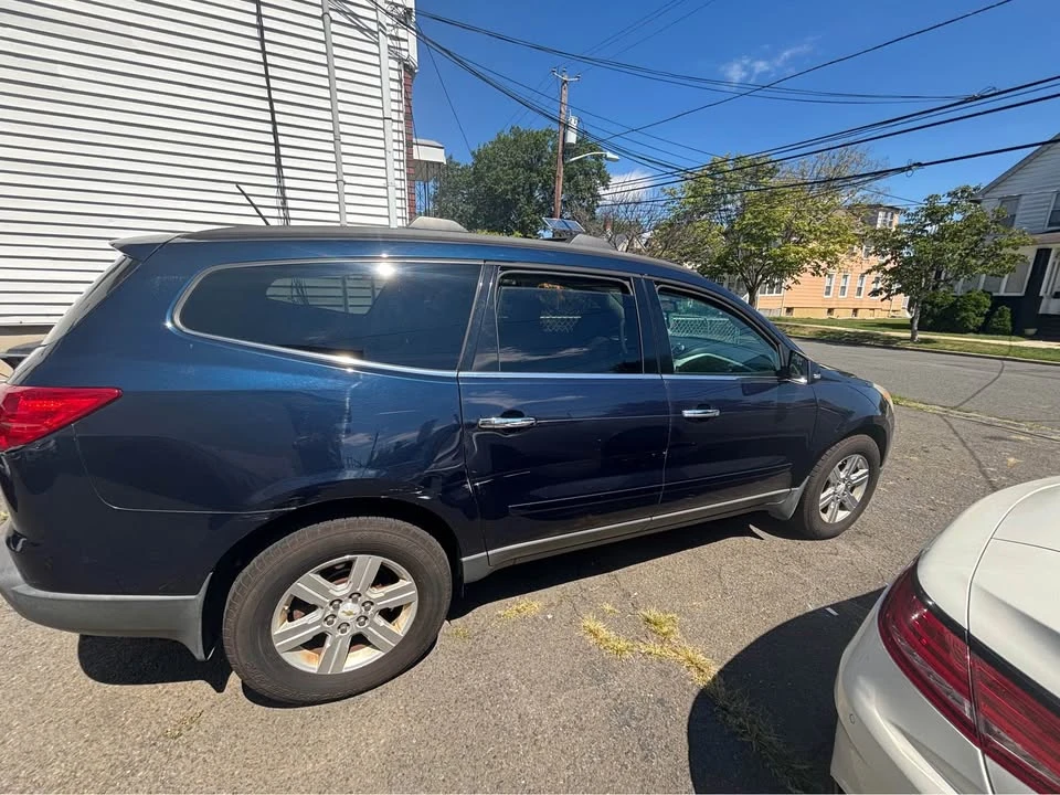 2011 Chevrolet Traverse - Image 2 of 14
