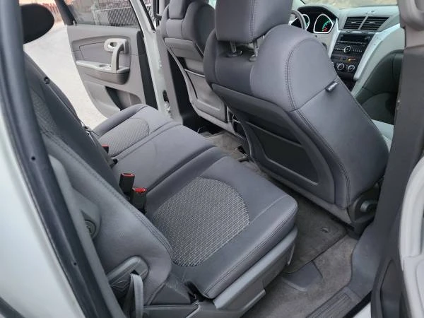 2011 Chevrolet Traverse - Image 9 of 18