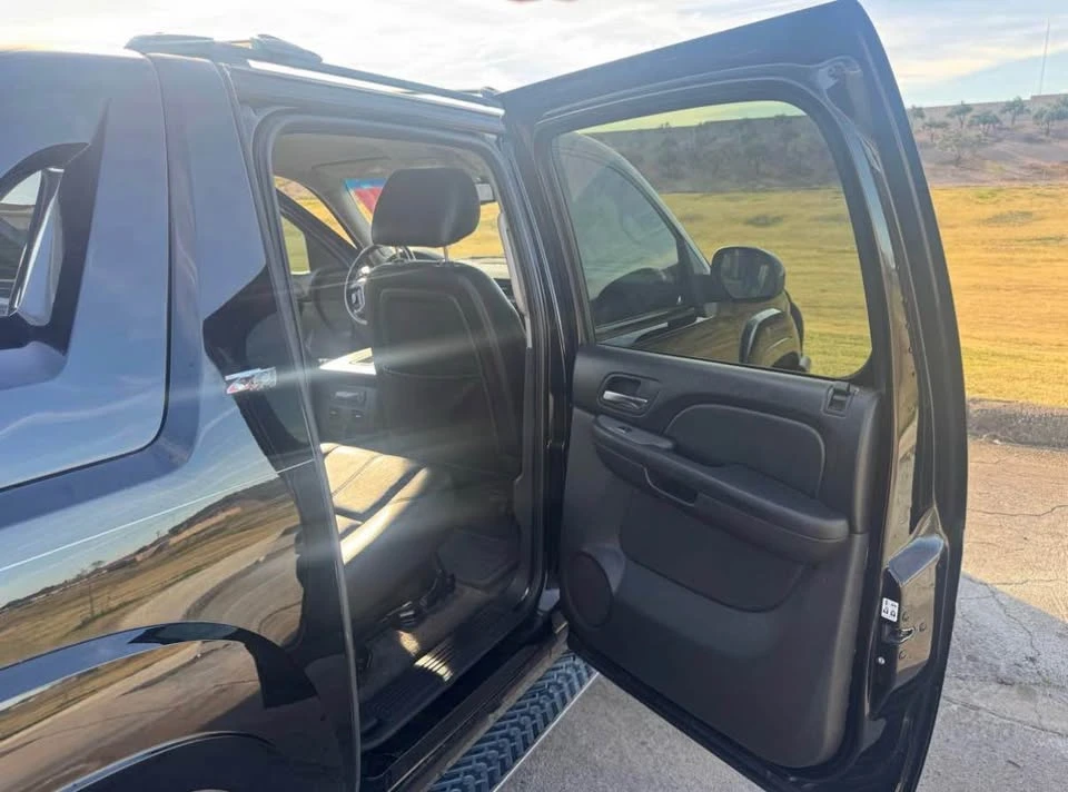2011 Chevrolet Avalanche - Image 15 of 19