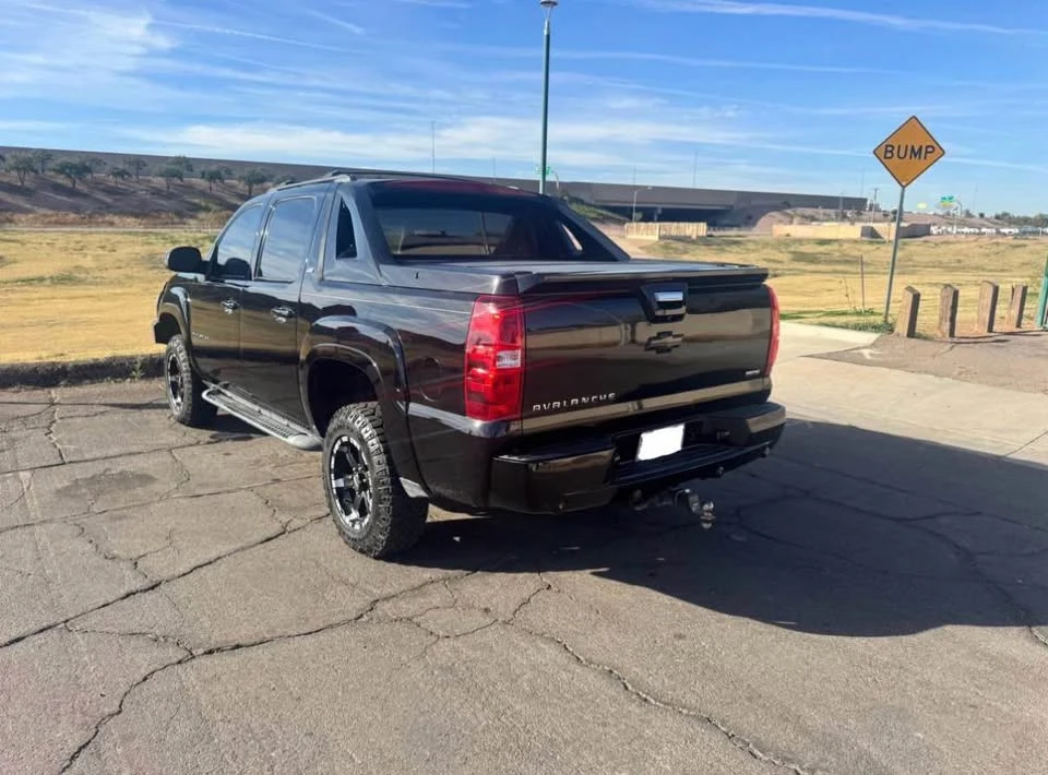 2011 Chevrolet Avalanche - Image 3 of 19