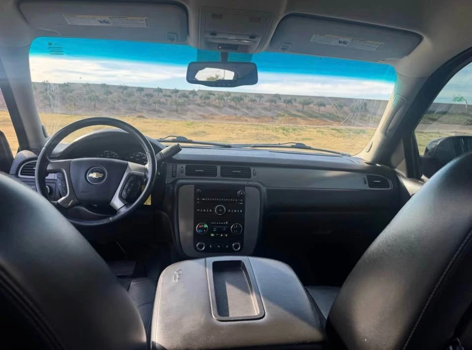 2011 Chevrolet Avalanche - Image 18 of 19