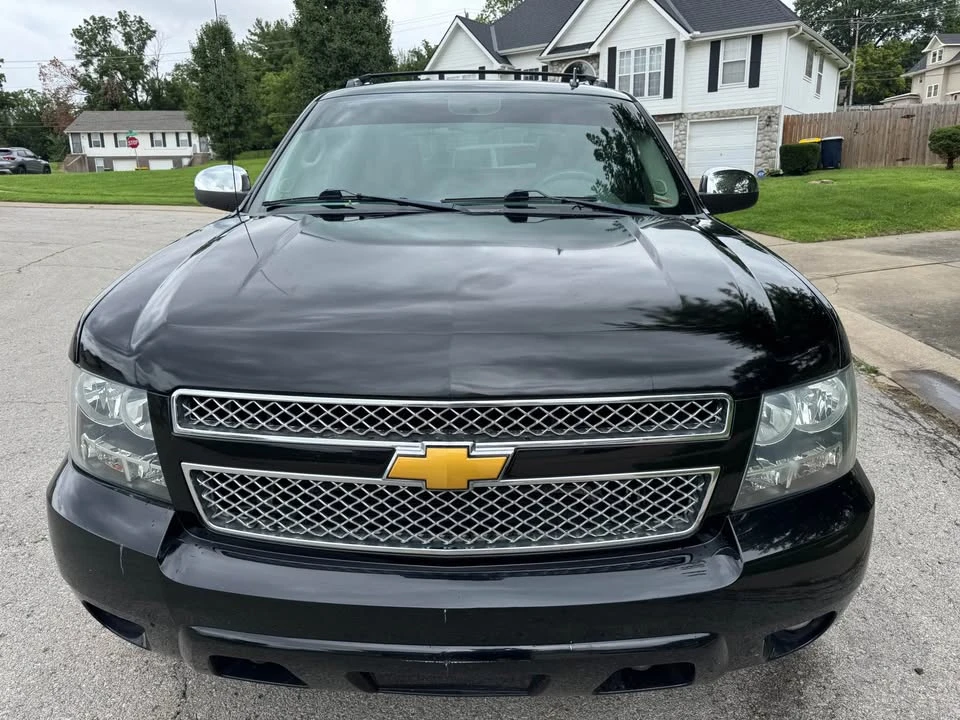 2011 Chevrolet Avalanche - Image 2 of 11