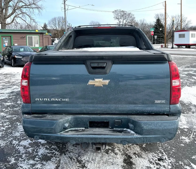 2011 Chevrolet Avalanche - Image 5 of 14
