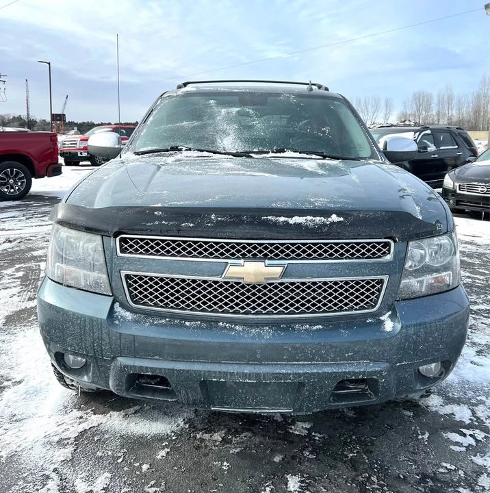 2011 Chevrolet Avalanche - Image 2 of 14