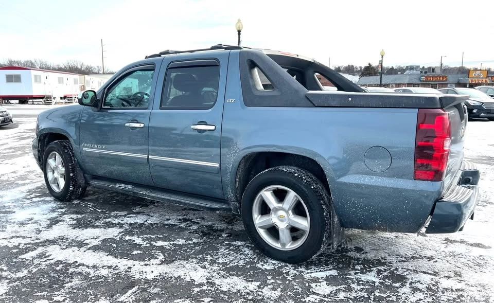 2011 Chevrolet Avalanche - Image 3 of 14