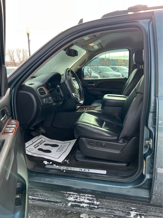 2011 Chevrolet Avalanche - Image 9 of 14