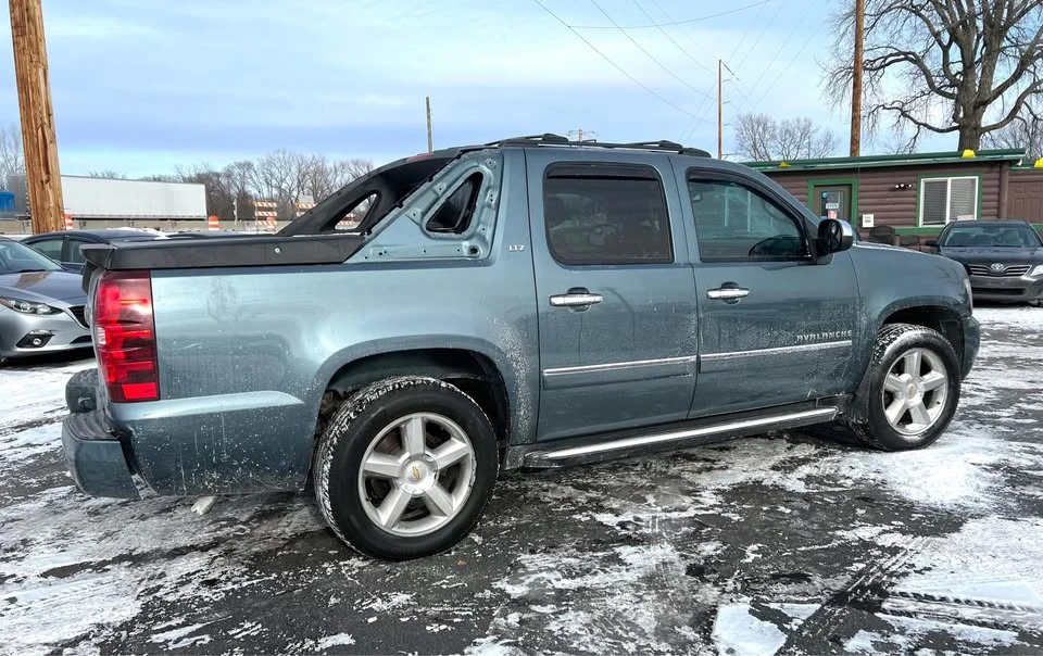 2011 Chevrolet Avalanche - Image 4 of 14
