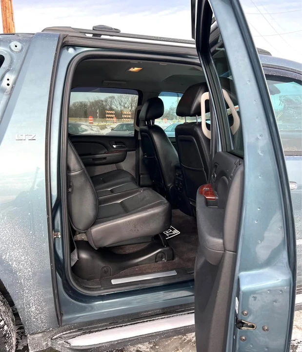 2011 Chevrolet Avalanche - Image 7 of 14