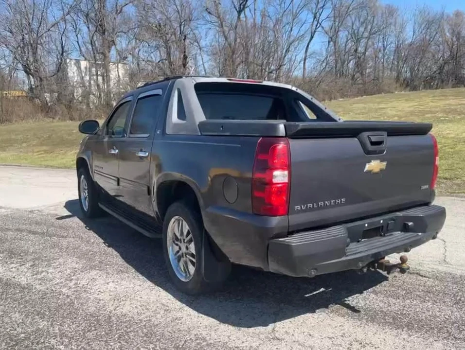 2011 Chevrolet Avalanche - Image 4 of 18
