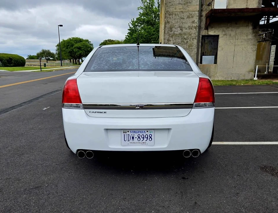 2011 Chevrolet Caprice - Image 10 of 20