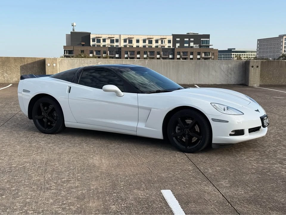 2011 Chevrolet Corvette C6 - Image 2 of 10