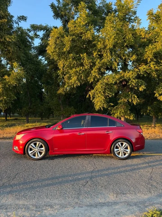 2011 Chevrolet Cruze - Image 2 of 13
