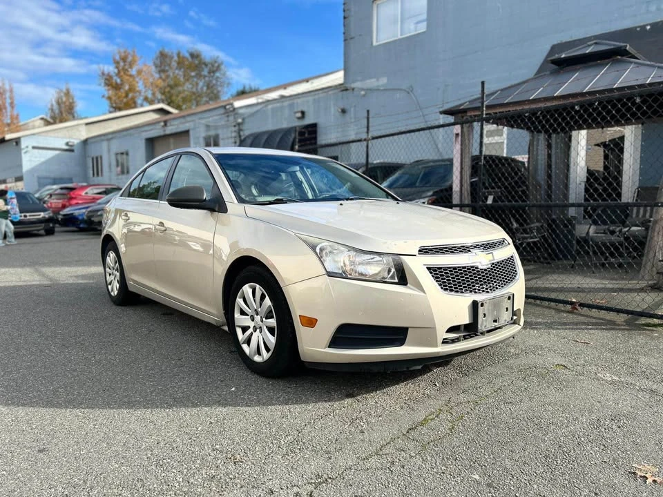 2011 Chevrolet Cruze - Image 2 of 15