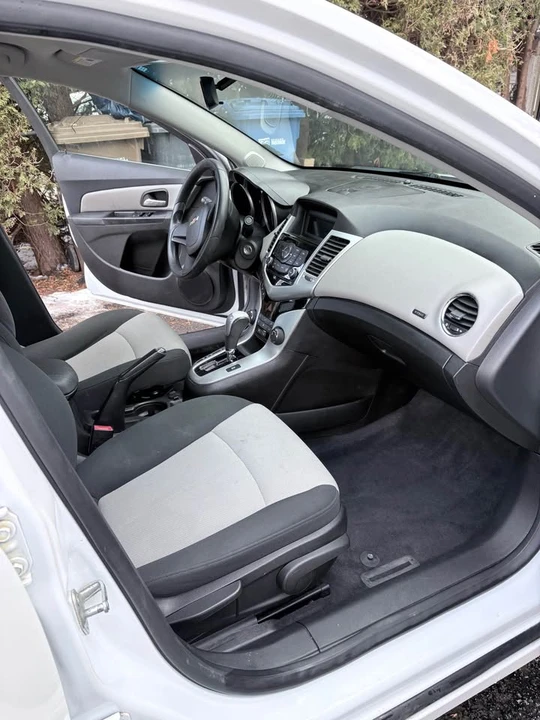 2011 Chevrolet Cruze - Image 2 of 12