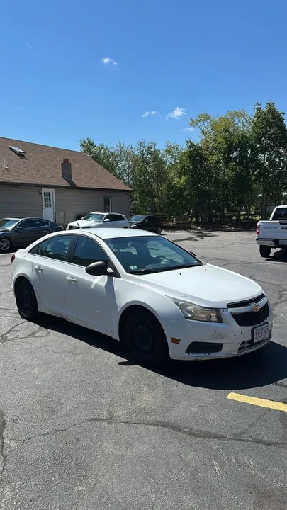2011 Chevrolet Cruze - Image 2 of 4