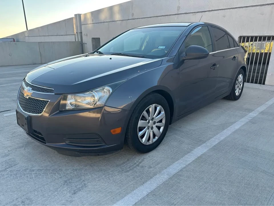 2011 Chevrolet Cruze - Image 2 of 12