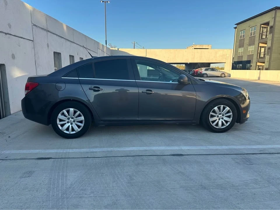 2011 Chevrolet Cruze - Image 4 of 12
