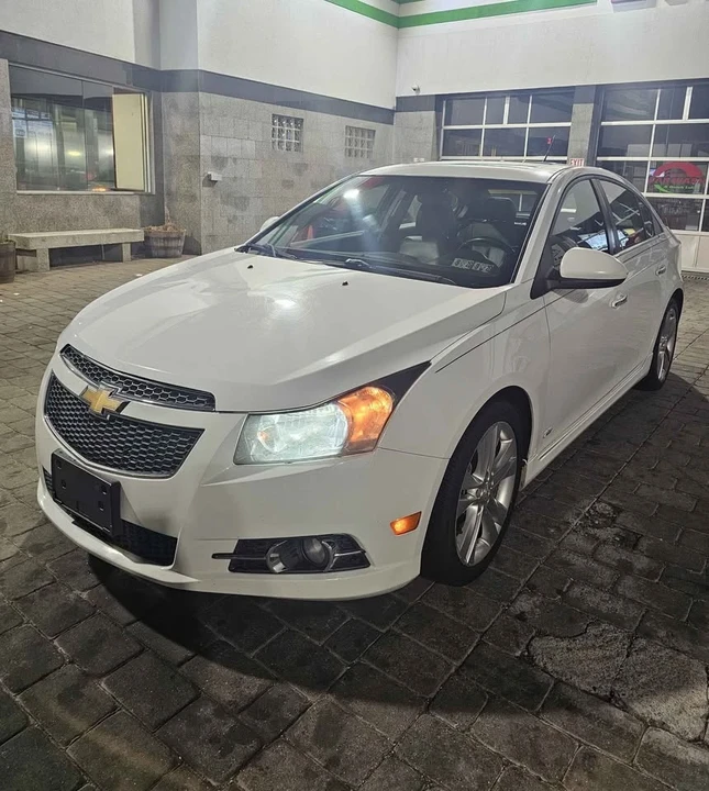 2011 Chevrolet Cruze - Image 2 of 8