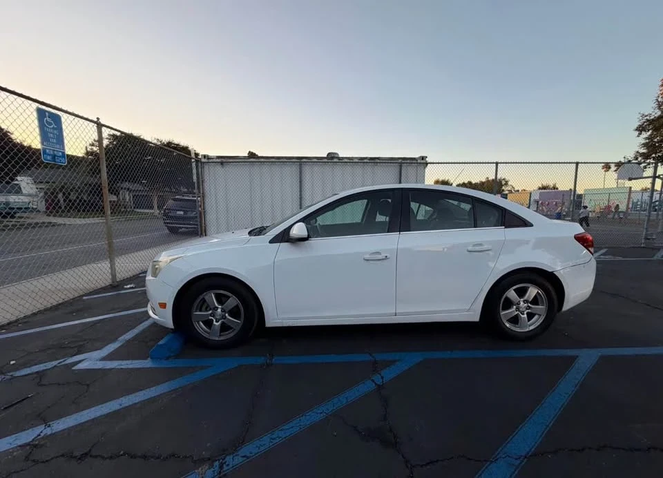 2011 Chevrolet Cruze - Image 3 of 4