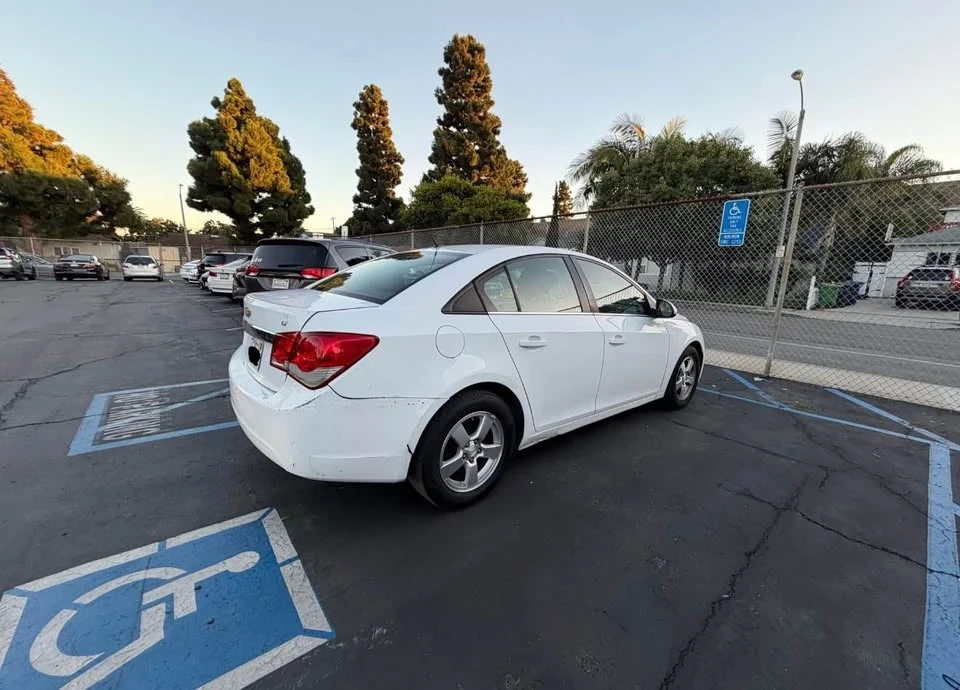 2011 Chevrolet Cruze - Image 2 of 4
