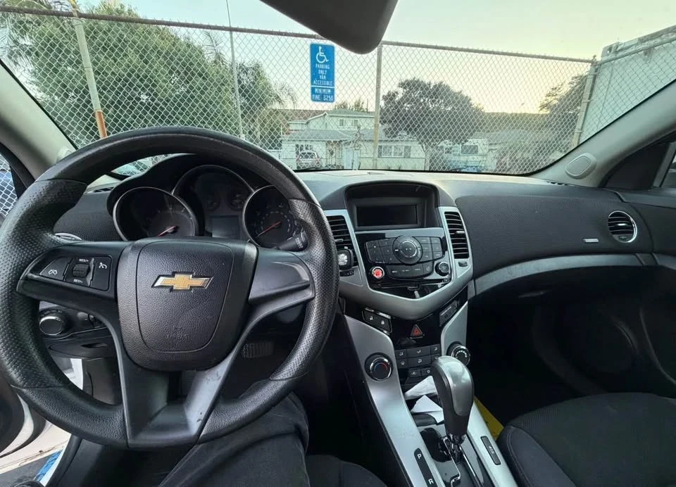 2011 Chevrolet Cruze - Image 4 of 4