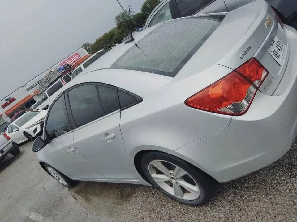 2011 Chevrolet Cruze - Image 2 of 3