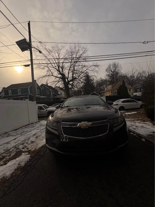 2011 Chevrolet Cruze - Image 2 of 13