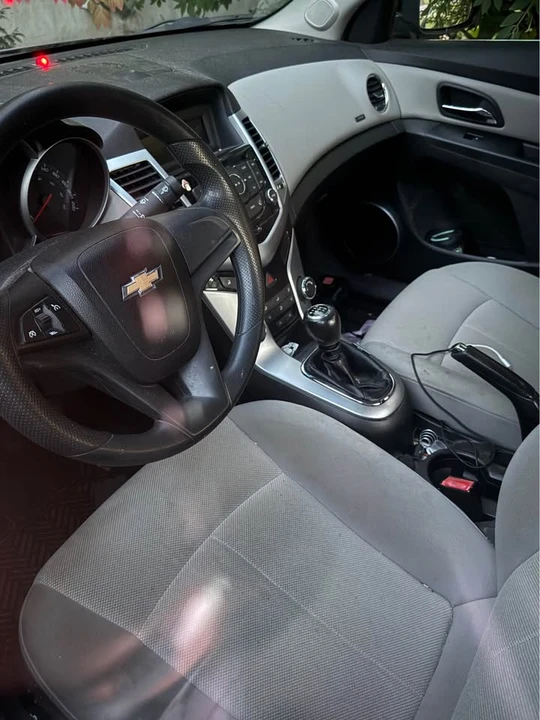 2011 Chevrolet Cruze - Image 2 of 3