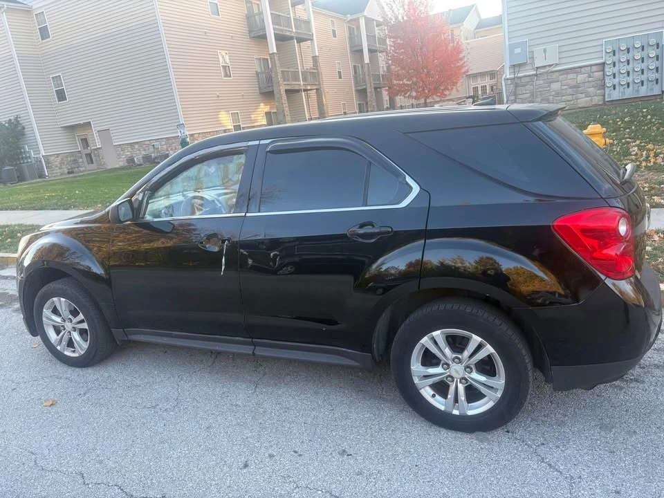 2011 Chevrolet Equinox - Image 2 of 3