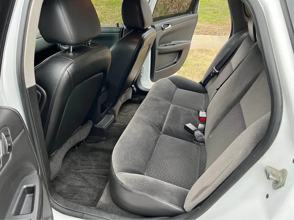 2011 Chevrolet Impala 9th Gen - Image 10 of 17