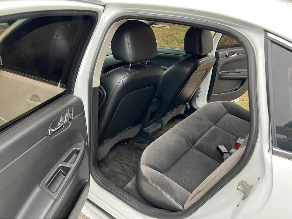 2011 Chevrolet Impala 9th Gen - Image 15 of 17
