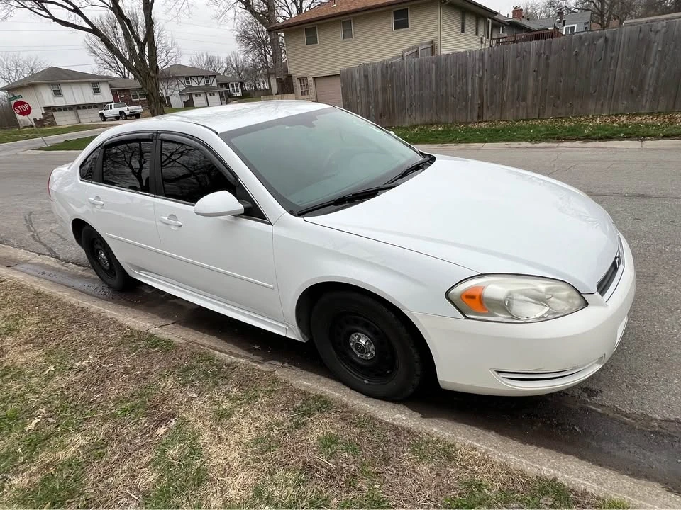 2011 Chevrolet Impala 9th Gen - Image 2 of 17