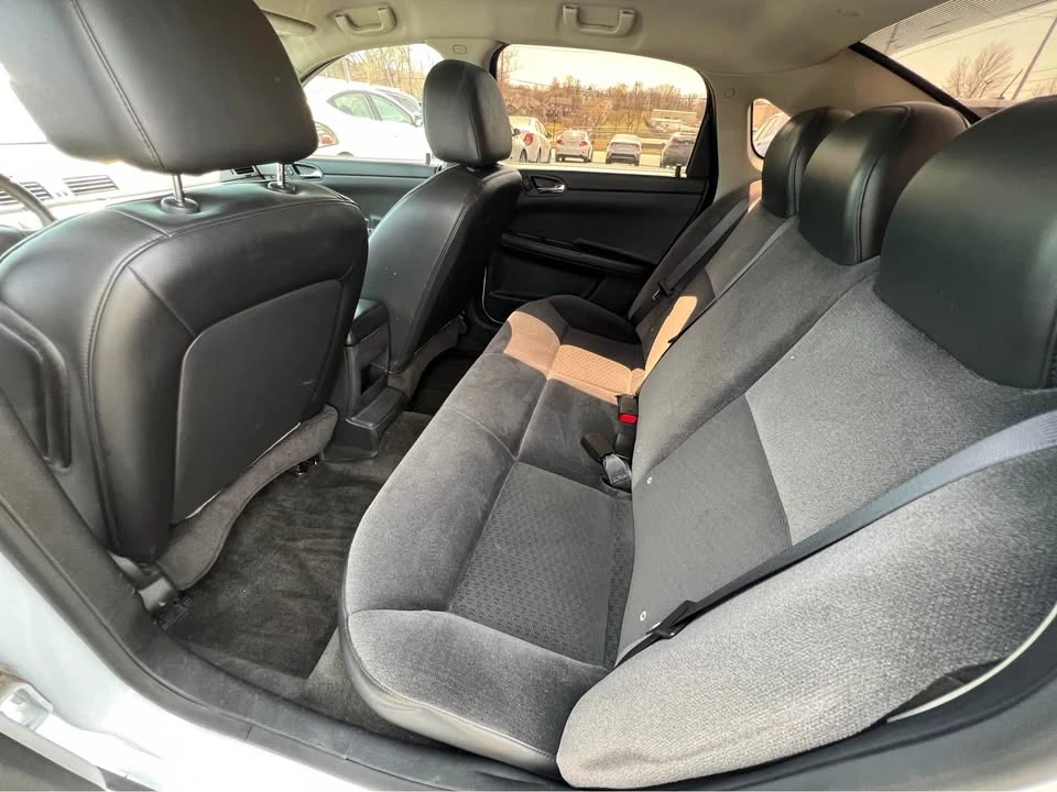 2011 Chevrolet Impala 9th Gen - Image 14 of 17