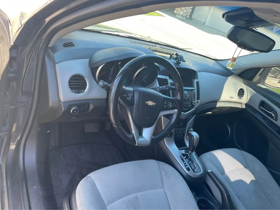 2011 Chevrolet Malibu - Image 8 of 9