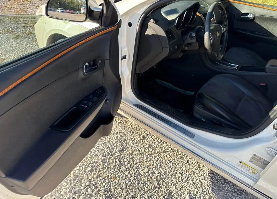 2011 Chevrolet Malibu - Image 3 of 4