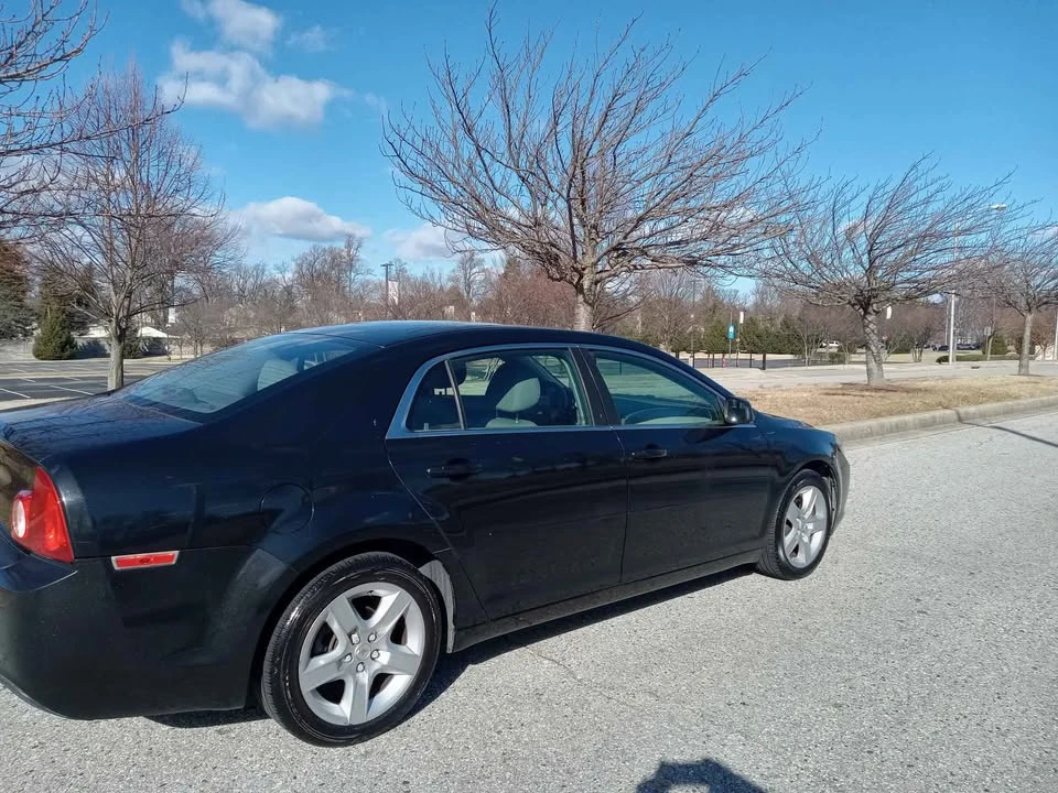 2011 Chevrolet Malibu - Image 16 of 17