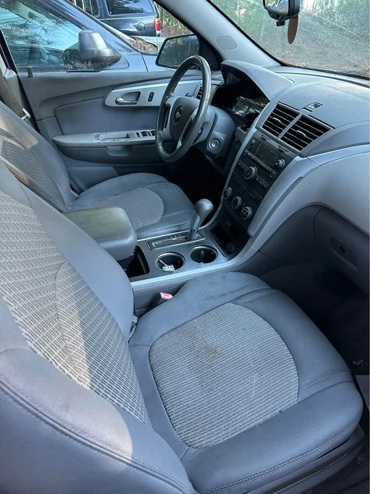 2011 Chevrolet Traverse - Image 3 of 3