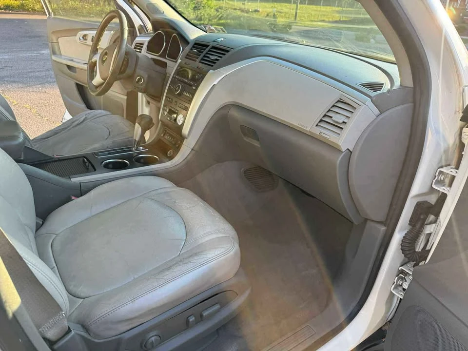 2011 Chevrolet Traverse - Image 2 of 16