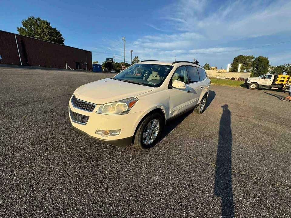 2011 Chevrolet Traverse - Image 9 of 16