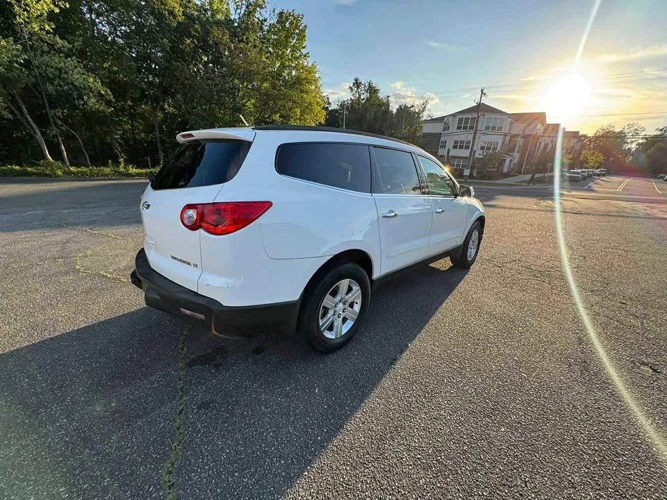 2011 Chevrolet Traverse - Image 14 of 16