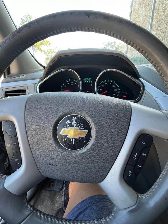 2011 Chevrolet Traverse - Image 2 of 8