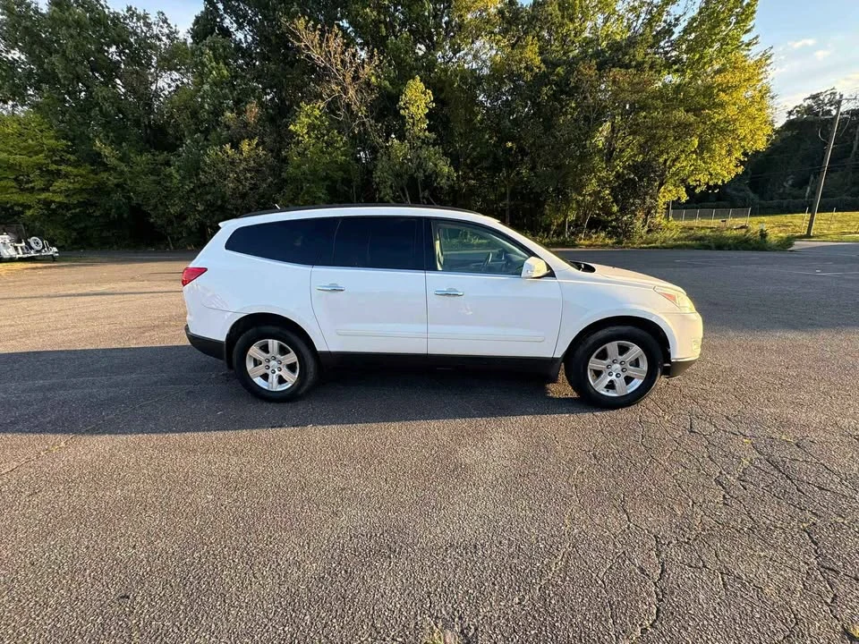 2011 Chevrolet Traverse - Image 6 of 16