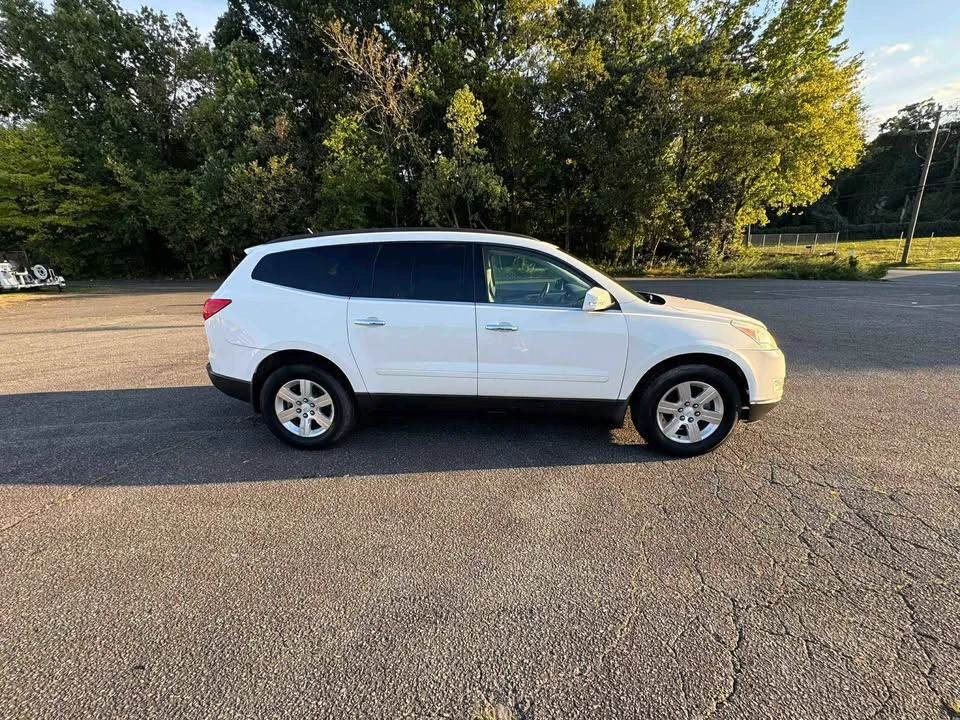 2011 Chevrolet Traverse - Image 10 of 16