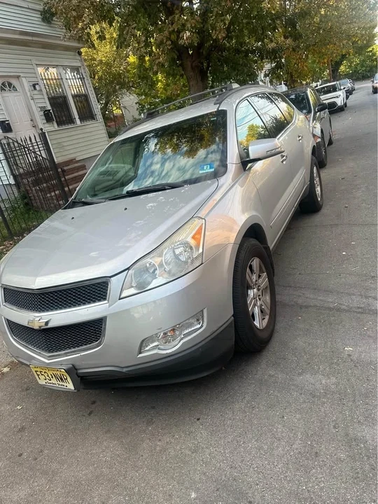 2011 Chevrolet Traverse - Image 2 of 3