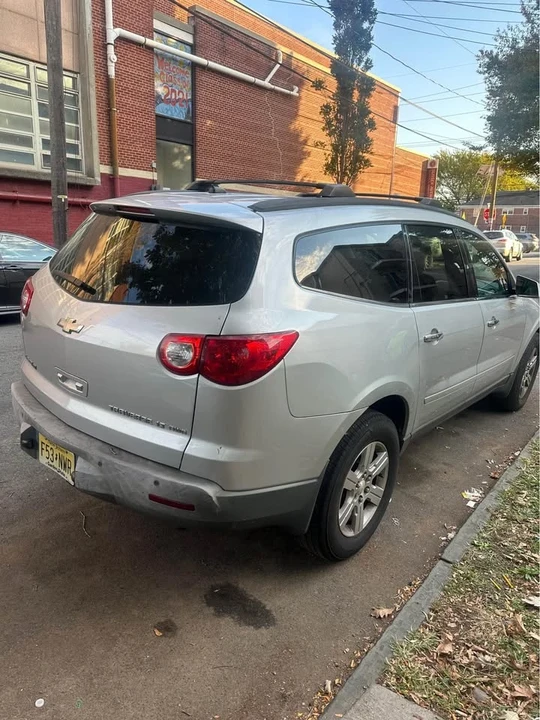 2011 Chevrolet Traverse - Image 3 of 3
