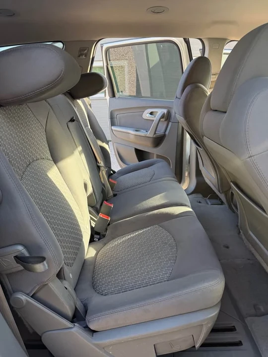 2011 Chevrolet Traverse - Image 14 of 16
