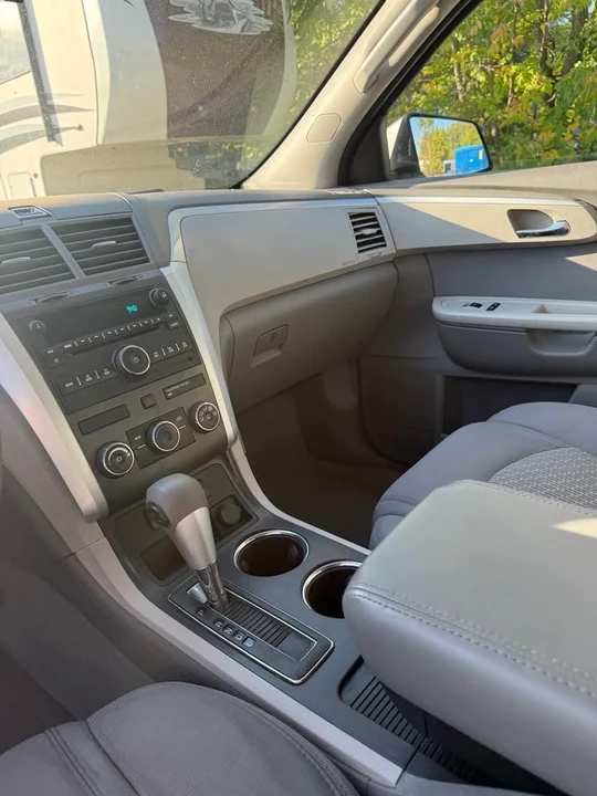 2011 Chevrolet Traverse - Image 11 of 16