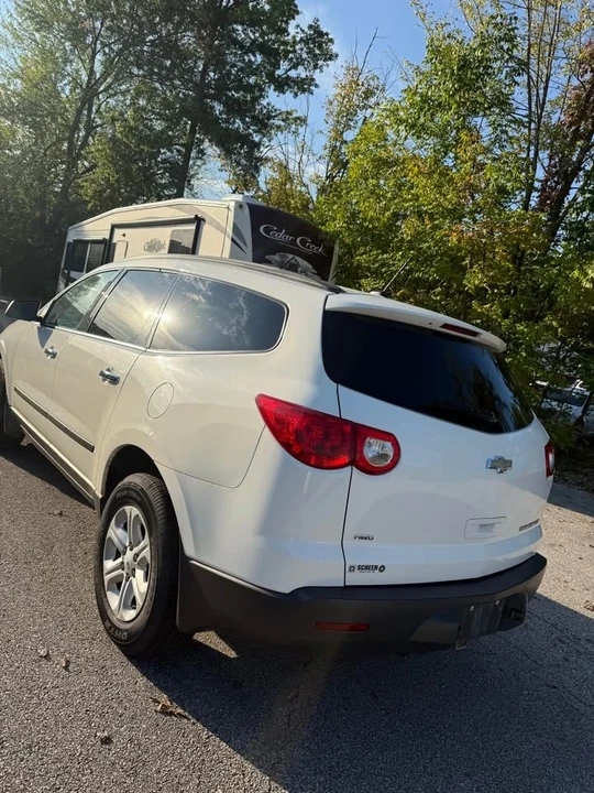 2011 Chevrolet Traverse - Image 7 of 16