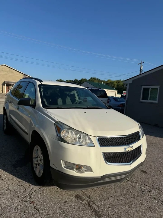 2011 Chevrolet Traverse - Image 3 of 16