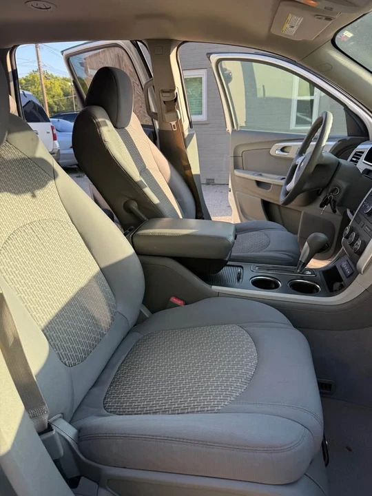 2011 Chevrolet Traverse - Image 15 of 16